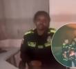 En medio de una revista, un oficial le llamó la atención a una patrullera porque según él, ella no estaba peinada. Foto: captura de video redes sociales