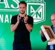 Hélio Neto junto al presidente de Chapecoense. FOTO MANUEL SALDARRIAGA