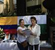 Periodistas y comunicadores se reunieron en Medellín para rendir homenaje a Mateo Pérez Rueda y exigir garantías para el ejercicio periodístico en Colombia. Foto: Camilo Súarez