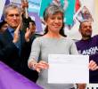 La exmandataria se propone recoger un millón y medio de firmas. “Nos duele el deterioro de la seguridad y el retroceso de la salud”, dijo. FOTO: COLPRENSA