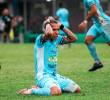 Dayro Moreno, quien marcó el primero del Once Caldas en el empate 2-2 ante Águilas Doradas, se lamentan tras perder el 3-2 en el estadio Cincuentenario de Medellín. FOTO COLPRENSA