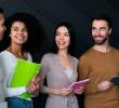 Las becas buscan cerrar la brecha de talento tecnológico en Medellín y promover más participación femenina en STEM. FOTO: GETTY
