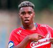 John Edwin Montaño, jugador del DIM y su gesto de amor a la divisa roja. FOTO MANUEL SALDARRIAGA