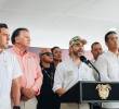 El presidente Abelardo De La Espriella participó el 29 de agosto en la “Gran velatón por las víctimas del terremoto”, realizada en la Plaza de Bolívar de Bogotá. FOTO: Colprensa.