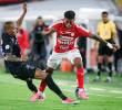 Imágenes del partido entre América y Santa Fe, que tuvo disturbios en El Campín. FOTO COLPRENSA