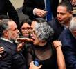 El Ministro del Interior, Armado Benedetti, fue a reclamarle al secretario del Senado por un supuesto amaño en el registro de votos. La congresista María José Pizarro trató de calmarlo. FOTO: Colprensa