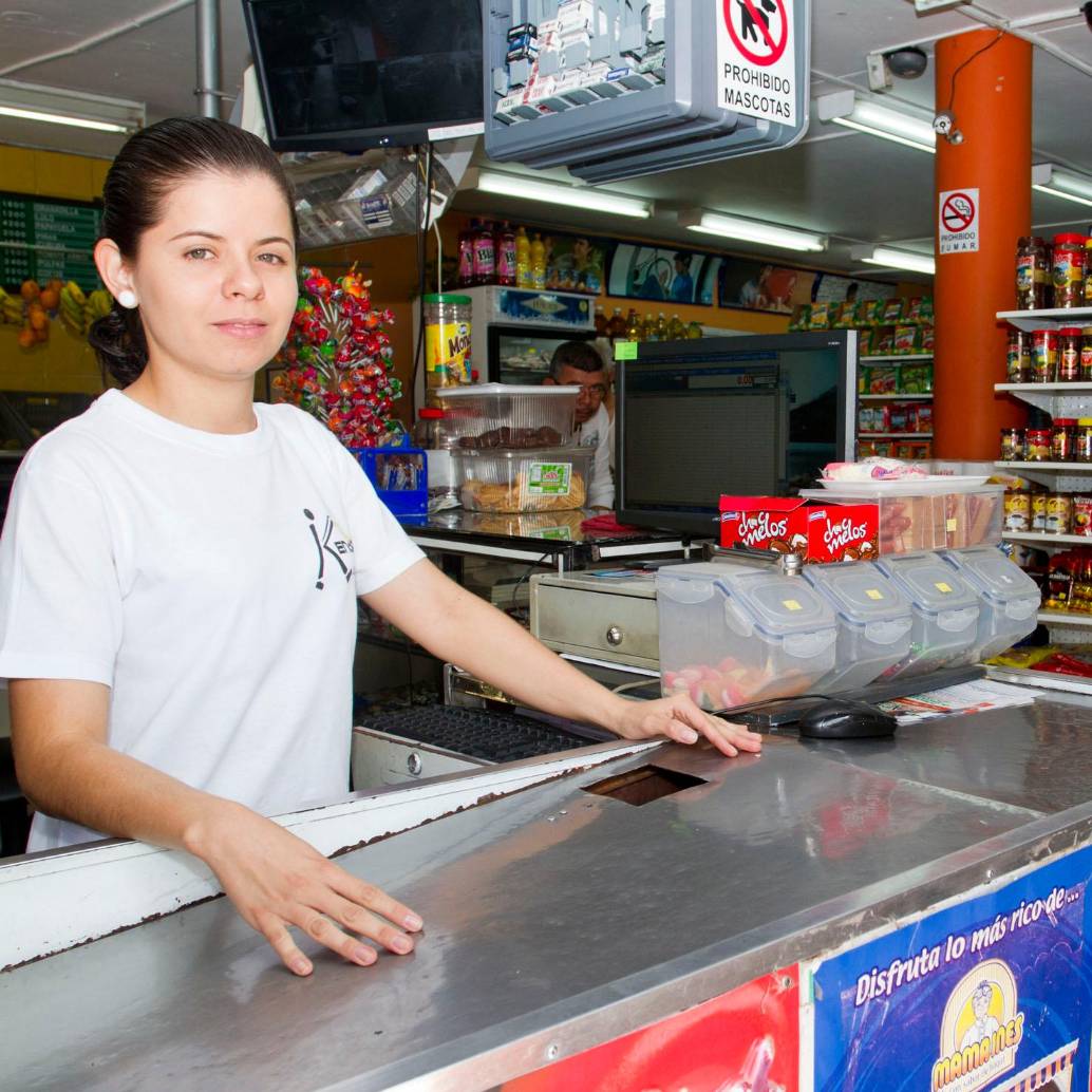 Los cajeros de tienda son algunos de los empleos más vulnerables a la inteligencia artificial. FOTO archivo EL COLOMBIANO