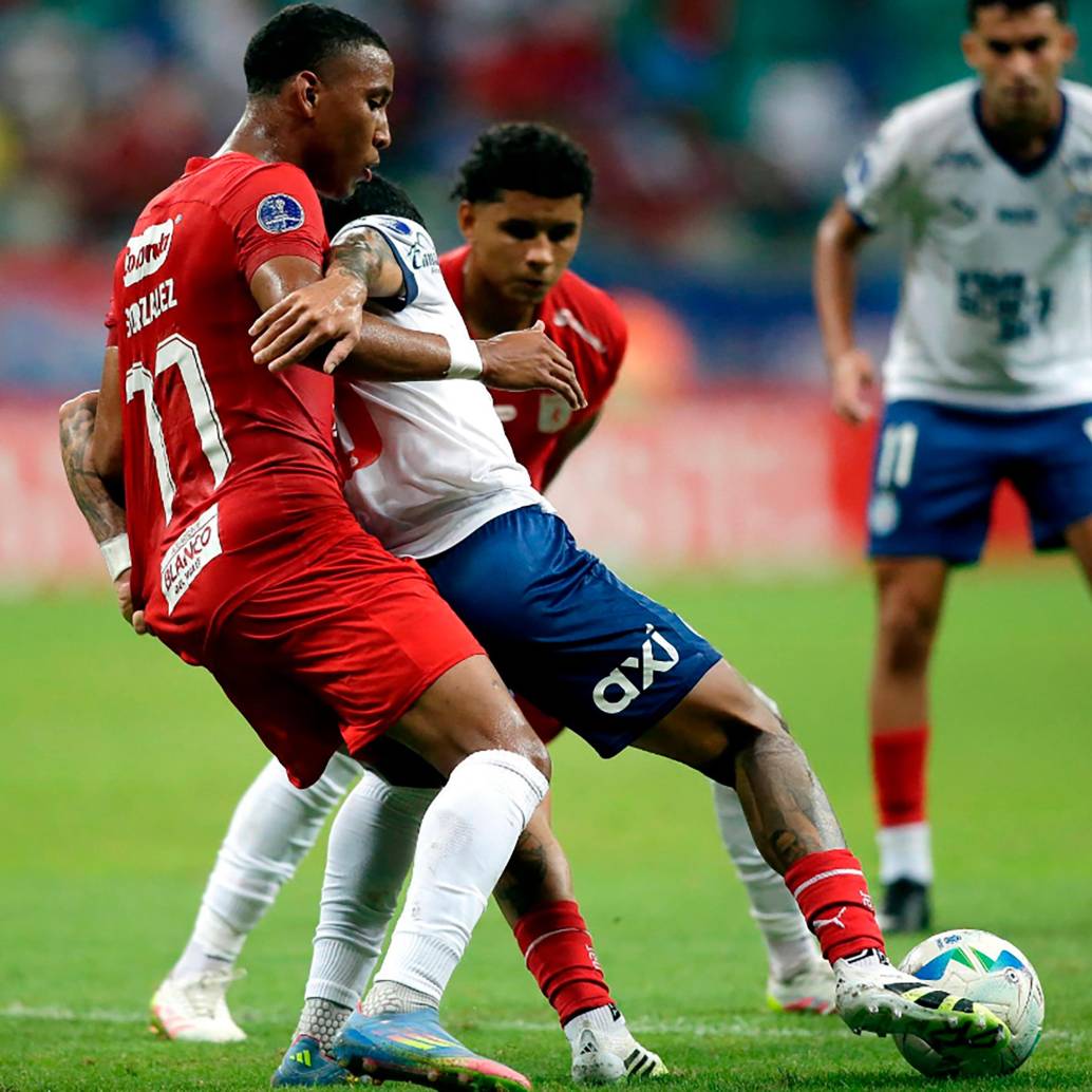 América de Cali sacó un valioso empate en su visita al Bahía brasileño. FOTO AFP