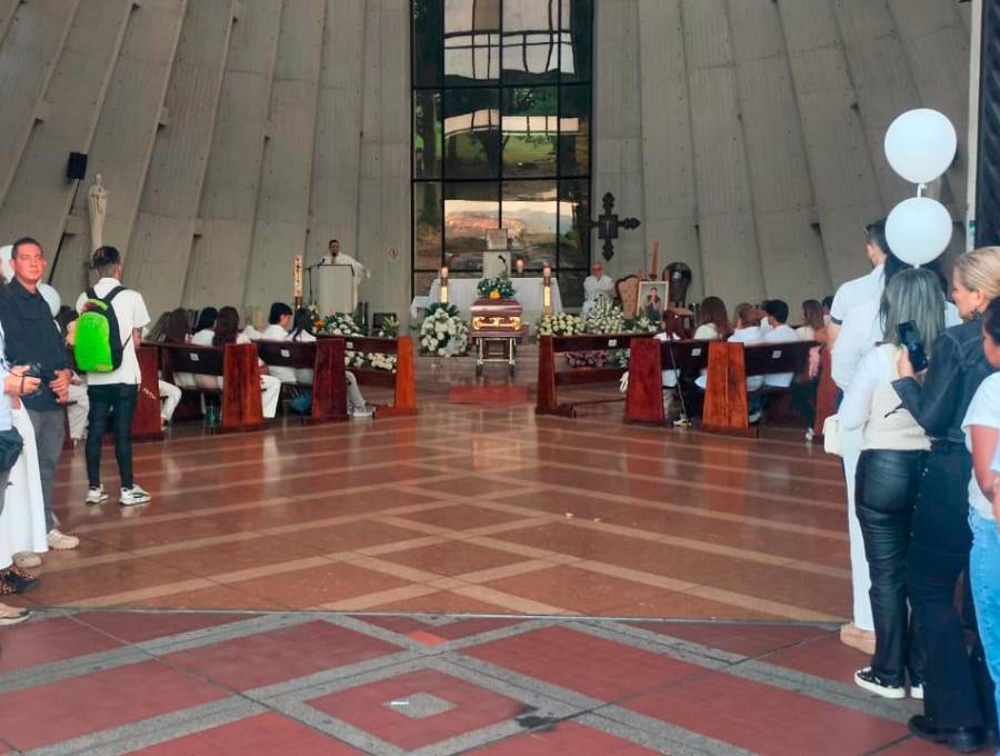 Así lucía la capilla del cementerio Campos de Paz, de Medellín, donde le dieron el último adiós a Bayron Sánchez Salazar, más conocido como B-King. FOTO: Cortesía