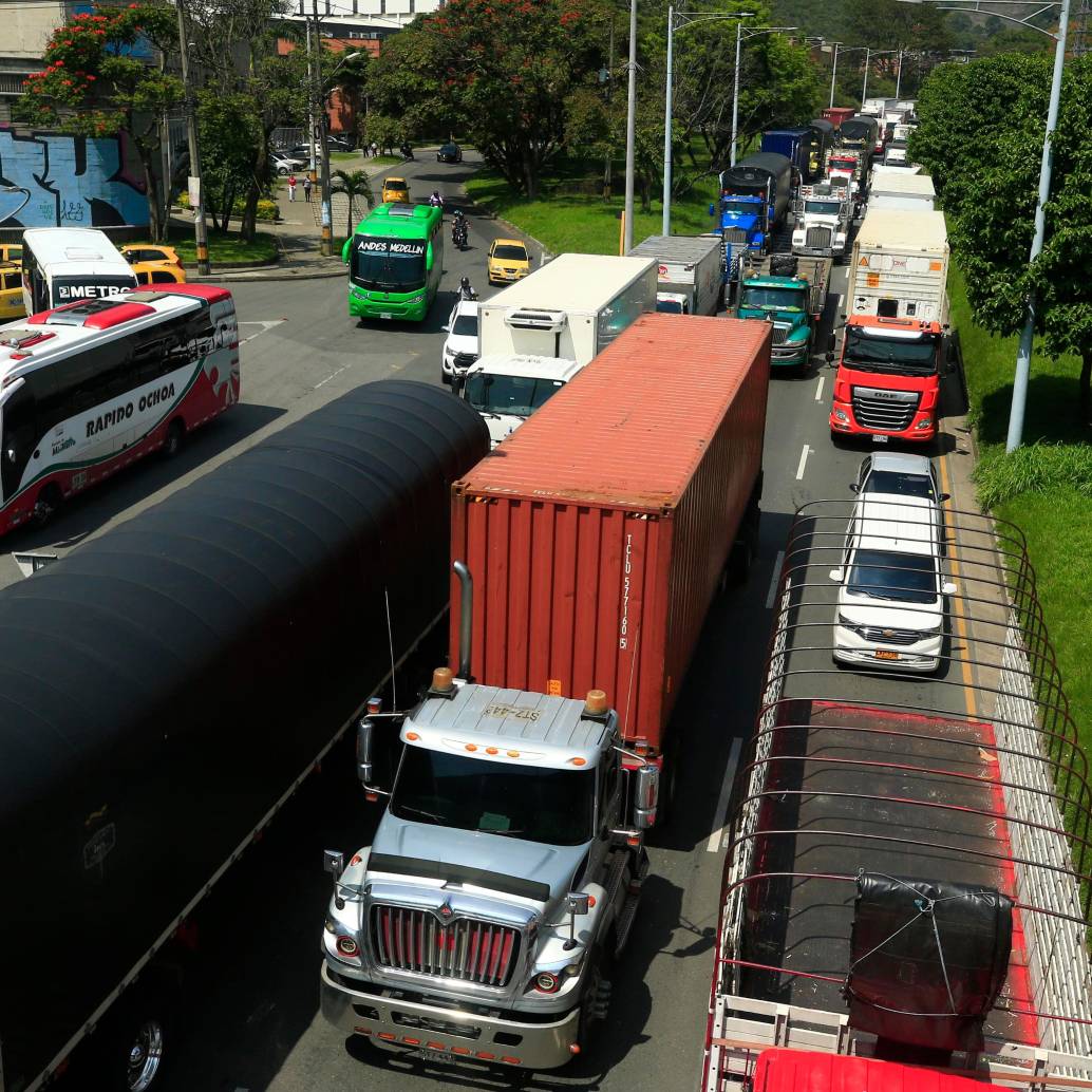 La norma expedida en septiembre impacta negativamente desde camiones livianos hasta volquetas, asegura Fenalco. FOTO Camilo Suárez