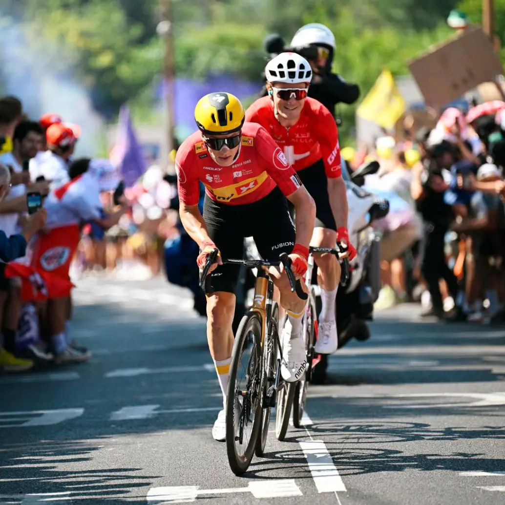Momento en que Jonas Abrahamsen toma la delantera para vencer en el Tour. FOTO GETTY 