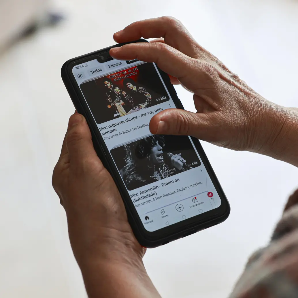 YouTube ha liderado la transición global del video en internet, consolidándose como plataforma dominante tanto en móviles como en televisores. FOTO Manuel Saldarriaga
