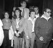 Roberto Gómez Bolaños (en el centro) más conocido como Chespirito, junto a su elenco en la Caminata de la Solidaridad en Colombia, en 1981. Foto Archivo Colprensa.