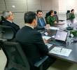 El ministro Pedro Sánchez y sus asesores, durante la reunión virtual con las familias de las víctimas del accidente del avión Hércules. FOTO: CORTESÍA MINISTERIO DE DEFENSA.