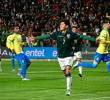 El delantero boliviano Miguel Terceros, quien llegó a siete goles en eliminatorias, marcó de penalti contra Brasil. FOTO: AFP