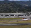El aeropuerto Internacional José María Córdova, en Rionegro, Antioquia, fue activado como terminal alterna en Colombia para recibir vuelos desviados por el sismo en Panamá. FOTO Manuel Saldarriaga