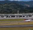 El aeropuerto Internacional José María Córdova, en Rionegro, Antioquia, fue activado como terminal alterna en Colombia para recibir vuelos desviados por el sismo en Panamá. FOTO Manuel Saldarriaga