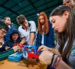 Son miles los estudiantes que participan en proyectos para despertar sus vocaciones científicas y tecnológicas, como parte de la apuesta de ciudad por consolidarse como Distrito de Ciencia, Tecnología e Innovación. FOTO<b> </b>EL COLOMBIANO.<b> </b>