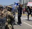 Las protestas contra las redadas para “capturar inmigrantes ilegales” empezaron el sábado y se han mantenido durante tres días. Foto: Getty Images