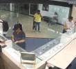 Revelan el video del asalto a una joyería de centro comercial en Bucaramanga. FOTO: Captura de video