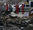 Equipos de emergencia realizan labores de búsqueda y remoción de escombros tras las explosiones registradas en un cuartel militar de Viacha, Bolivia. FOTO: AFP