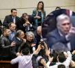 La derrota del Gobierno fue atribuida a que dos congresistas del Pacto Histórico, Martha Peralta y Richard Fuelantala, quienes no estuvieron en el momento de la votación. FOTO: Colprensa y captura de pantalla