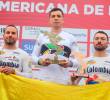 Diego Arboleda (centro) junto a otros dos olímpicos del BMX colombiano, Carlos Ramírez y Mateo Carmona. Foto: Cortesía Fedeciclismo