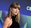 Taylor Swift recibió el primer Artist Director Honors de la historia de los MTV VMAs y el premio a Video del Año. FOTO AFP