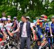 Tras la reanudación, los favoritos al título al Giro, recorrieron el resto del recorrido de este jueves con más calma. FOTO: Tomada de X @giroditalia