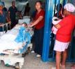 Los pacientes del Hospital San Francisco de Asís, de Quibdó, tuvieron que ser ubicados en las afueras ante la alerta de sismo. FOTOS MANUEL SALDARRIAGA