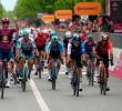 Mads Pedersen ya suma dos triunfos en el Giro. Brandon Rivera (derecha) también muestra nivel en su primera carrera rosa. FOTO X-GIRO DE ITALIA