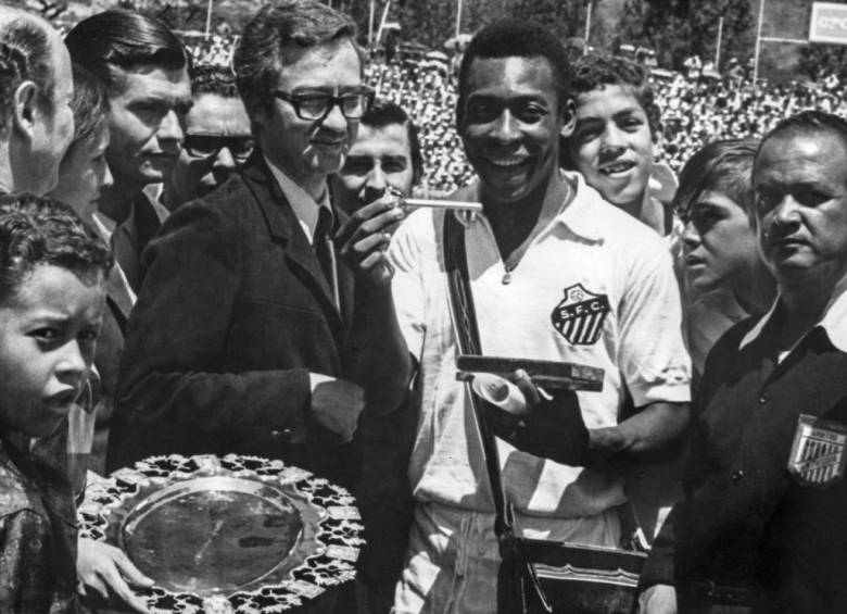 El legendario Rey del fútbol mundial dejó su sello de calidad en muchos estadios del mundo, entre ellos Colombia. FOTO El Colombiano