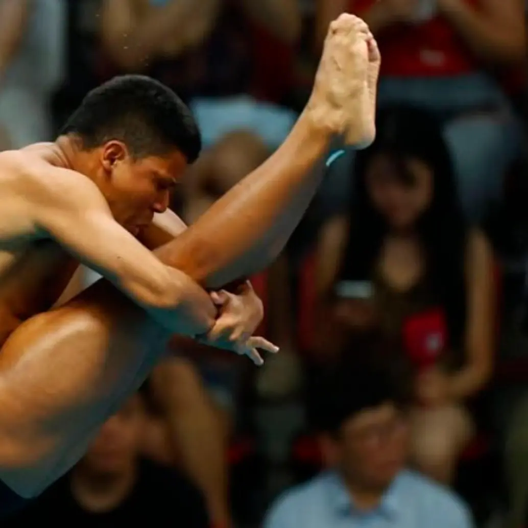 El saltador colombiano Luis Felipe Uribe en la final de trampolín 3 metros en el Mundial de Singapur. FOTO TOMADA INSTAGRAM 