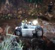El carro rodó y se volcó en el lecho de la quebrada Doña María, en jurisdicción de Itagüí. FOTO: CORTESÍA