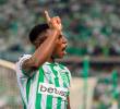 Marino Hinestroza, el extremo de Atlético Nacional, que es figura del verde en la Copa Libertadores y la Liga Betplay. FOTO CAMILO SUÁREZ