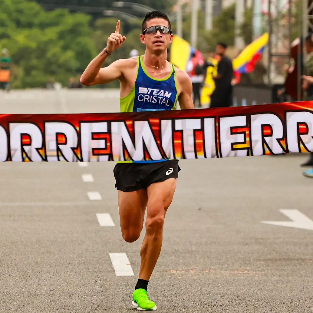 Jeisson Suárez viene de ganar en Corre mi Tierra, certamen atlético que suma 16 ediciones en Medellín. Foto: Manuel Saldarriaga Quintero.
