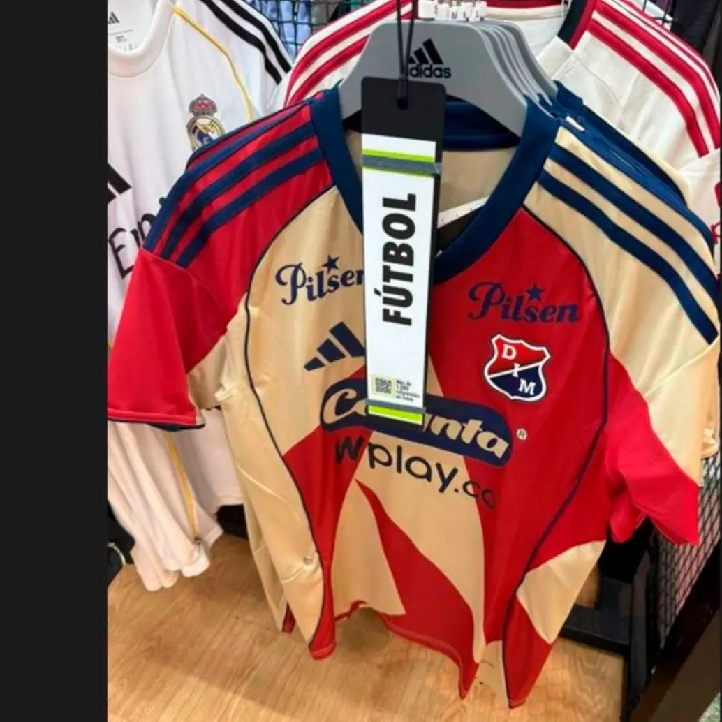 Esta sería el diseño de la Camiseta Alternativa del DIM para el duelo del domingo, en el Atansio, ante Junior. FOTO @santigaviria86