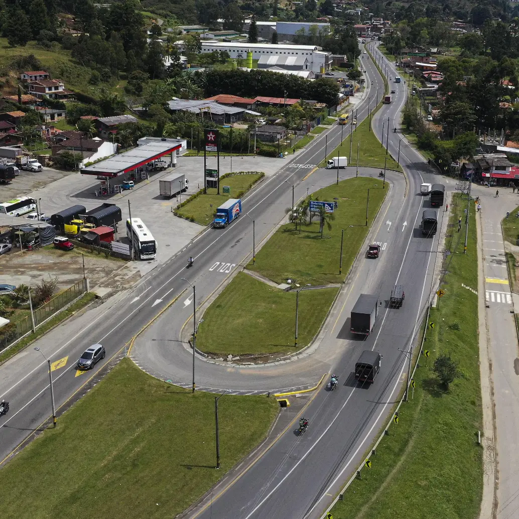 Descripción: Veredas afectadas en Guarne por la autopista Medellin Bogotá que le falta puentes para el cruce de los peatones. Fecha de evento: 23/06/2023. Foto: Manuel Saldarriaga Quintero