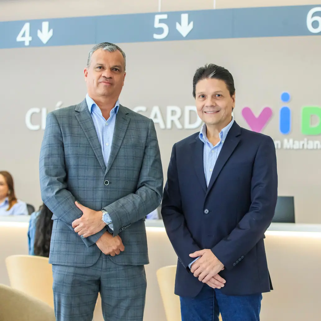 Carlos Alberto Lozano Muñetón, director general de la Clínica Cardio VID y Carlos Augusto Castro Ángel, director ejecutivo de la Fundación Organización VID. FOTO: El Colombiano. 