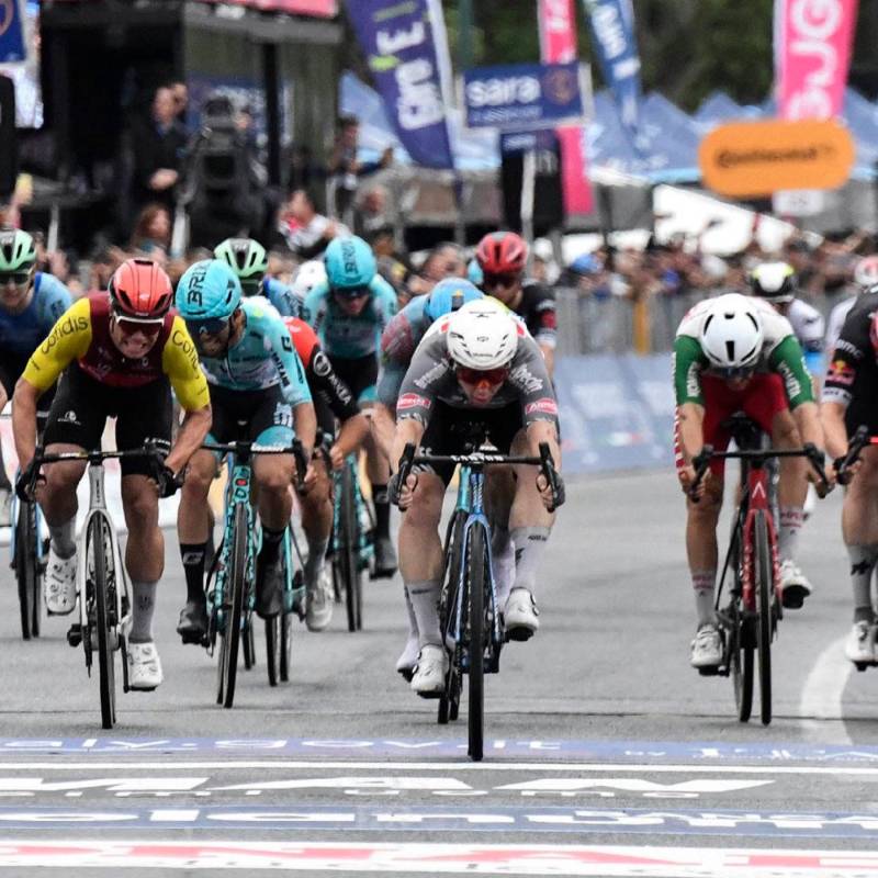 Groves (centro) logró su segundo personas en su historial en el Giro. FOTO: X-GIRO DE ITALIA