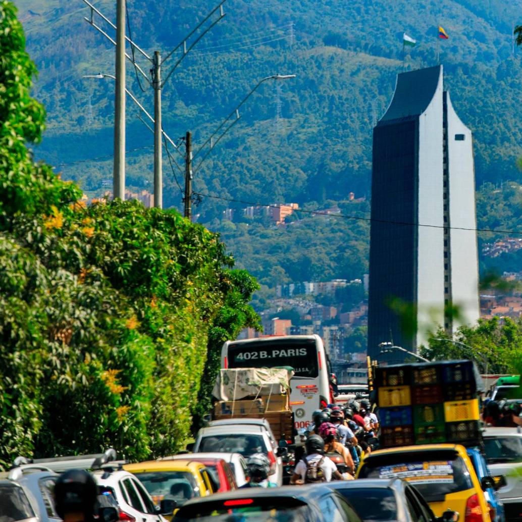 Los infractores de la medida podrían recibir multas de hasta 15 salarios mínimos diarios o ver inmovilizados de sus vehículos. FOTO: CAMILO SUÁREZ ECHEVERRY