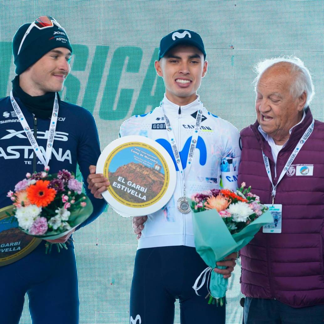 El ciclista colombiano Diego Pescador es uno de los jóvenes con mayor proyección que tiene el equipo Movistar de España. Tiene 21 años . Foto: tomada del x de @MovistarTeam