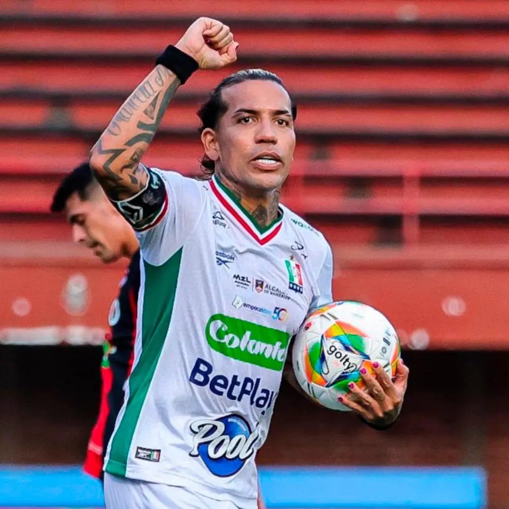 El delantero Dayro Moreno se convirtió en el primer futbolista criollo que logra marcar al menos un gol durante 23 años. <span class="mln_uppercase_mln">FOTO</span><b><span class="mln_uppercase_mln"> @oncecaldas</span></b>