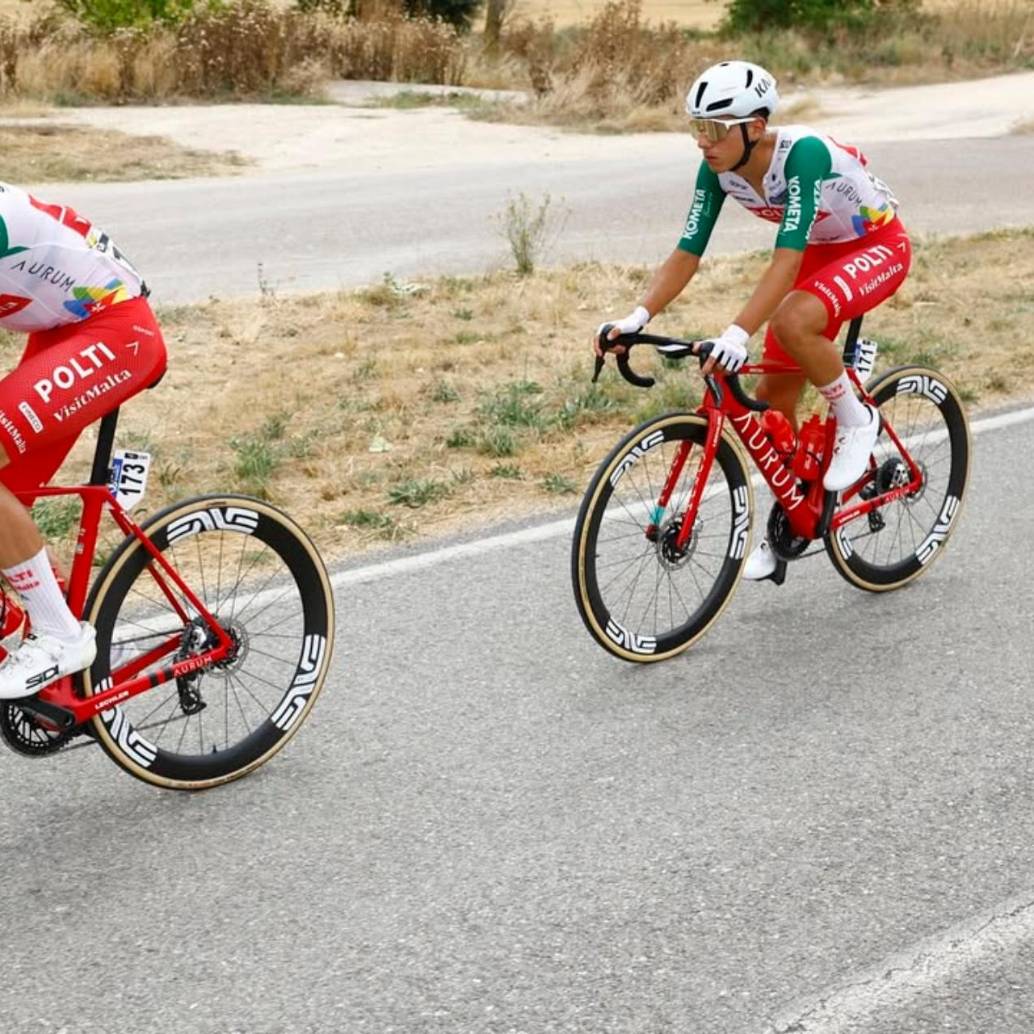 El pedalista colombiano competía para el equipo italiano Polti, uno de los mas tradicionales del pelotón internacional. Foto: tomada del Instagram de @germaangomez