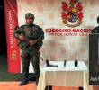 Un arma de fuego y un radio se le encontraron a alias Malacara, el presunto responsable del asesinato del capitán Juan Carlos Amaya Méndez el pasado 10 de junio. FOTO: CORTESÍA