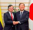 El presidente Gustavo Petro se había reunido con el saliente primer ministro de Japón, Shigeru Ishiba, en Tokio, como parte de su agenda diplomática. Los acuerdos que habría hecho quedarían en el aire con esta decisión. FOTO: CORTESÍA MINISTERIO DE RELACIONES EXTERIORES DE JAPÓN