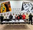 Los nueve procesados por pertenecer a la llamada “Oficina Premium” inicialmente están respondiendo por el delito de porte y tráfico de armas por las siete pistolas y la subametralladora incautadas. También se le encontraron elementos de brujería. FOTOS: CORTESÍA