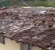 Así quedó uno de los techos afectados tras el movimiento sísmico de este miércoles en el municipio de Argelia de María, en el Oriente antioqueño. FOTO: CORTESÍA