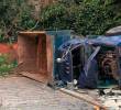 Así quedó la volqueta siniestrada en el conjunto residencial Entre Palmas de San Diego, en el barrio Loreto, de Medellín. FOTO: CORTESÍA