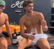 Las fotografías de Ferran Torres y Marcos Llorente durante sus vacaciones en Ibiza se hicieron virales y desataron especulaciones en redes sociales, aunque ninguno de los futbolistas ha respondido a los rumores. FOTO: tomada de Instagram vía Ferran Torres.